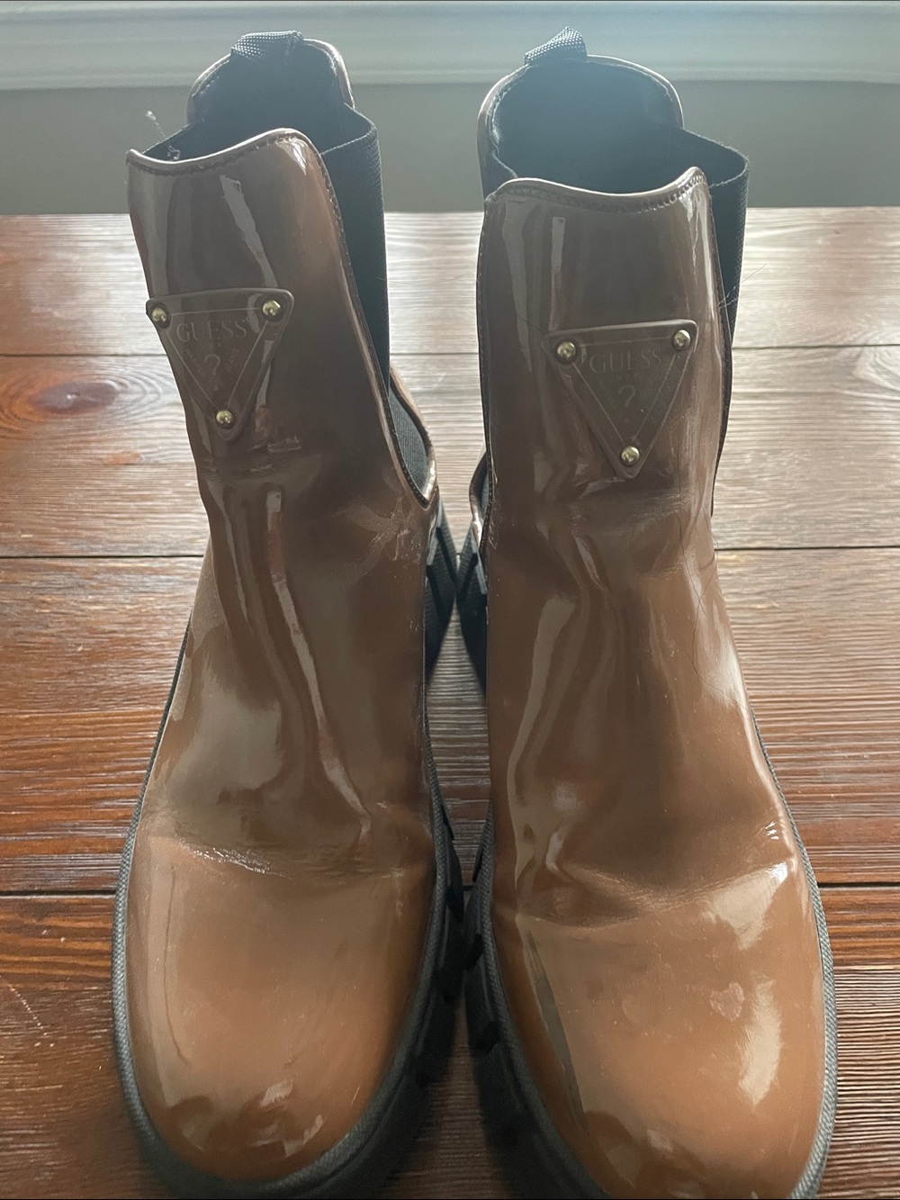 GUESS Men’s Brown Patent Chelsea Boots